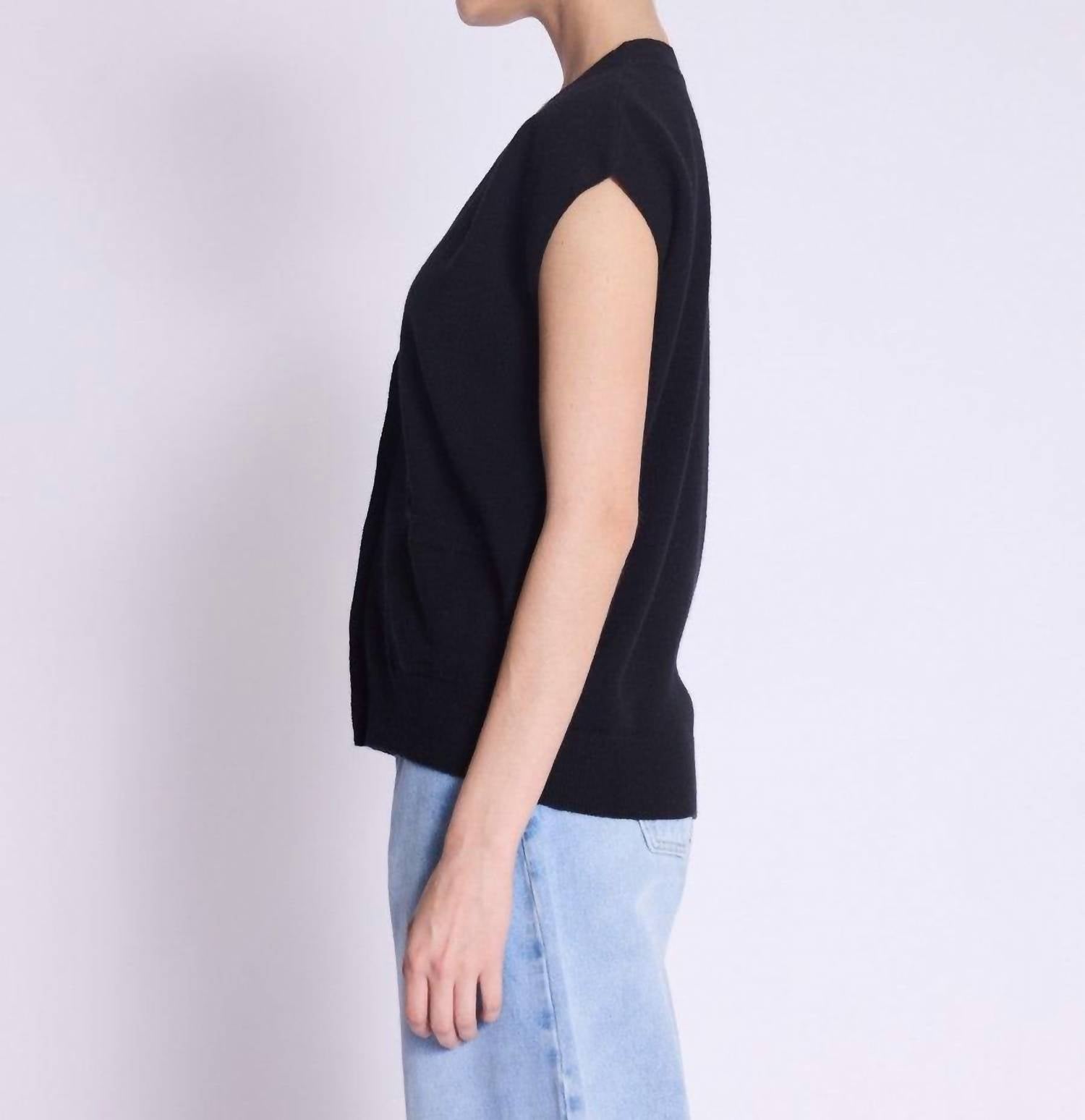 Berenice - Gustave Sleeveless V-neck Buttoned Cardigan