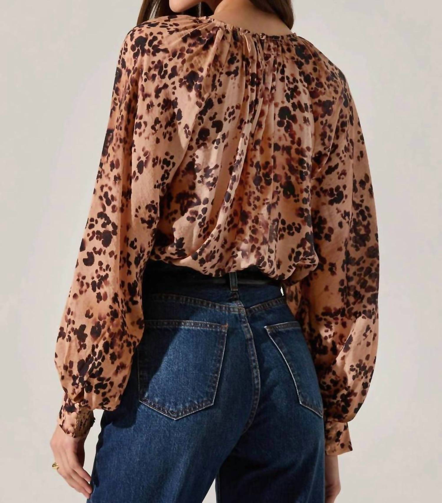 Astr - Reyen Balloon Sleeve Top