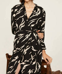 Donna Morgan - Long Sleeve Abstract Wrap Dress