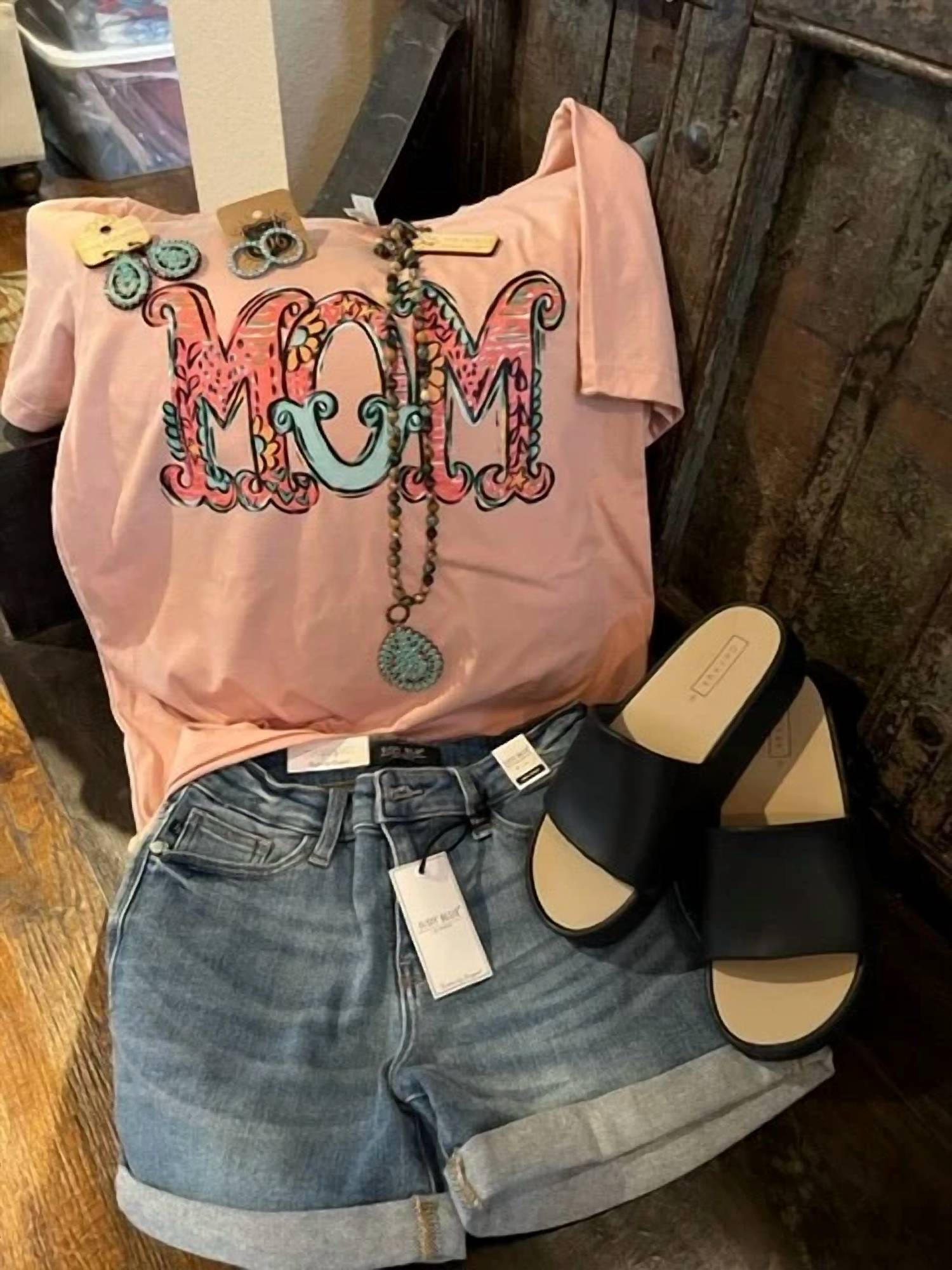 Anagails - Women's Mom Floral T-shirt