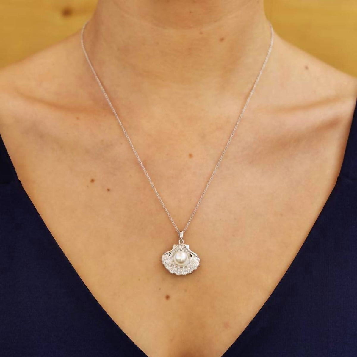 Shanore - Women's Shell Necklace With Pearl & Swarovski Crystals