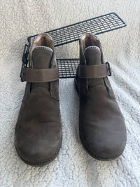Clarks - Women's Appley Mid Boots