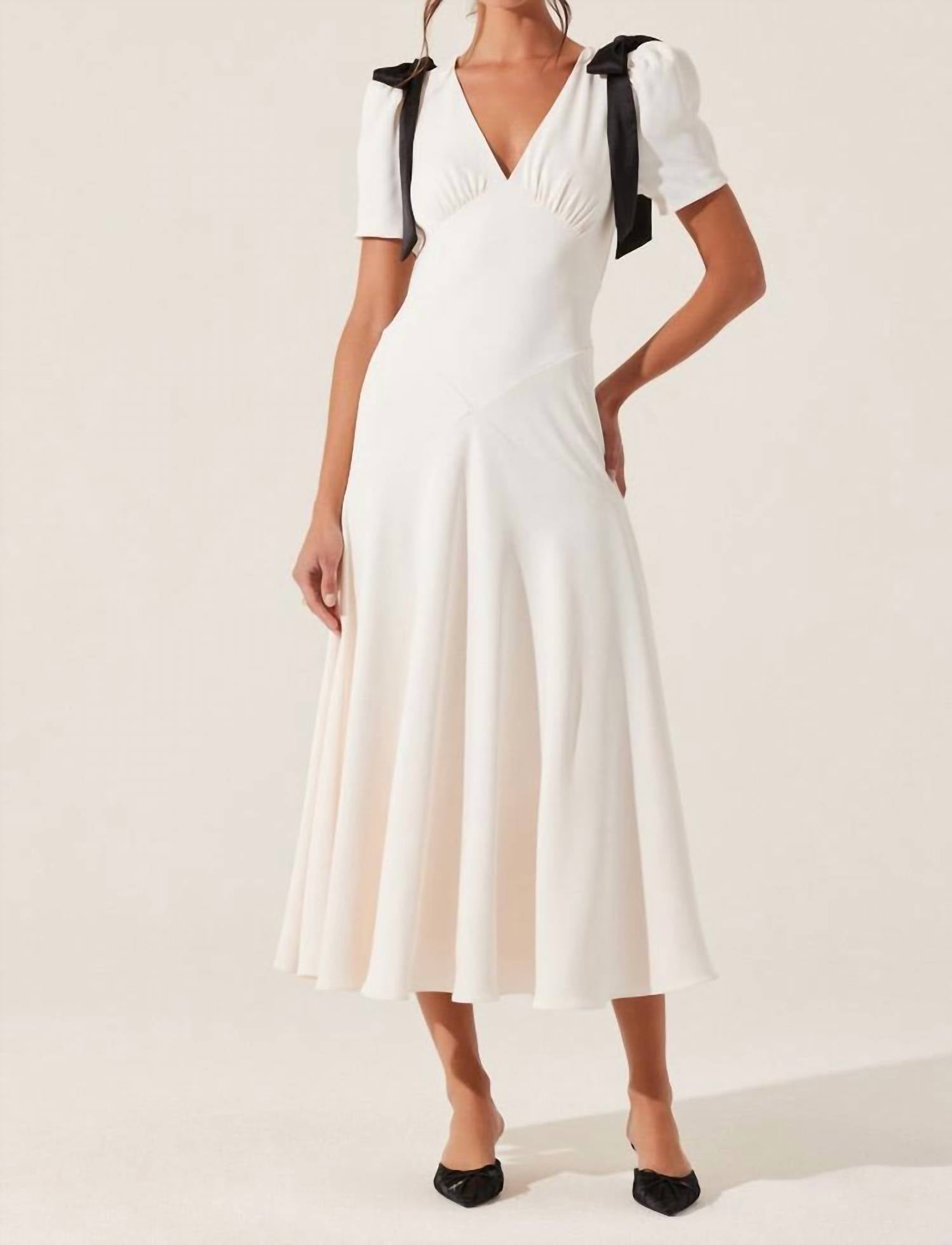 Astr - Sienna V-neck Dress