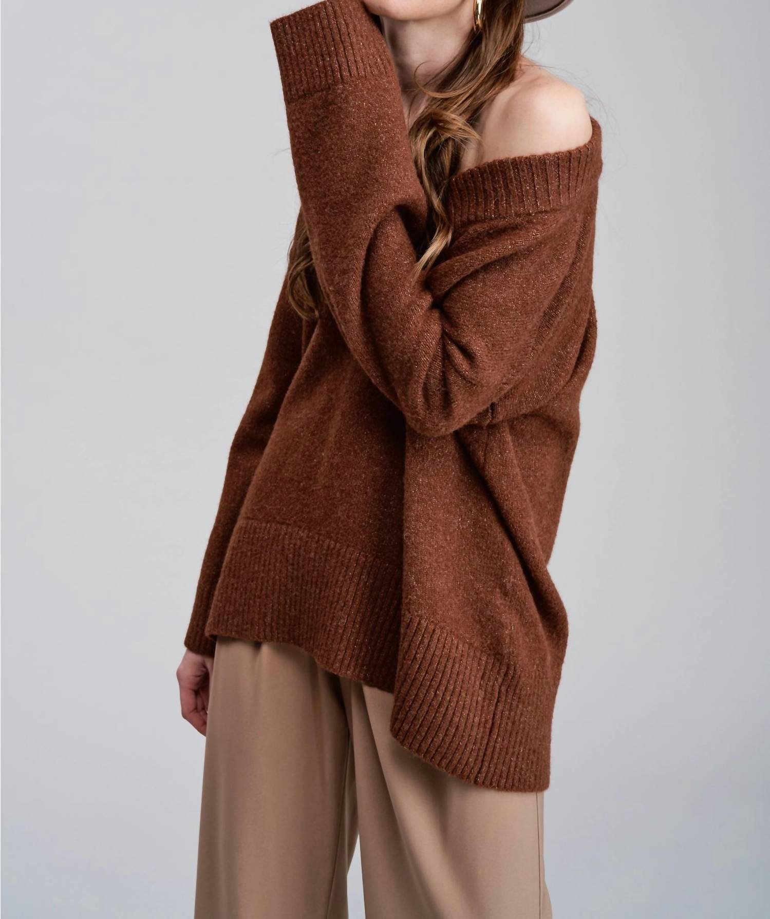 Flat White - Mila V-neck Sweater