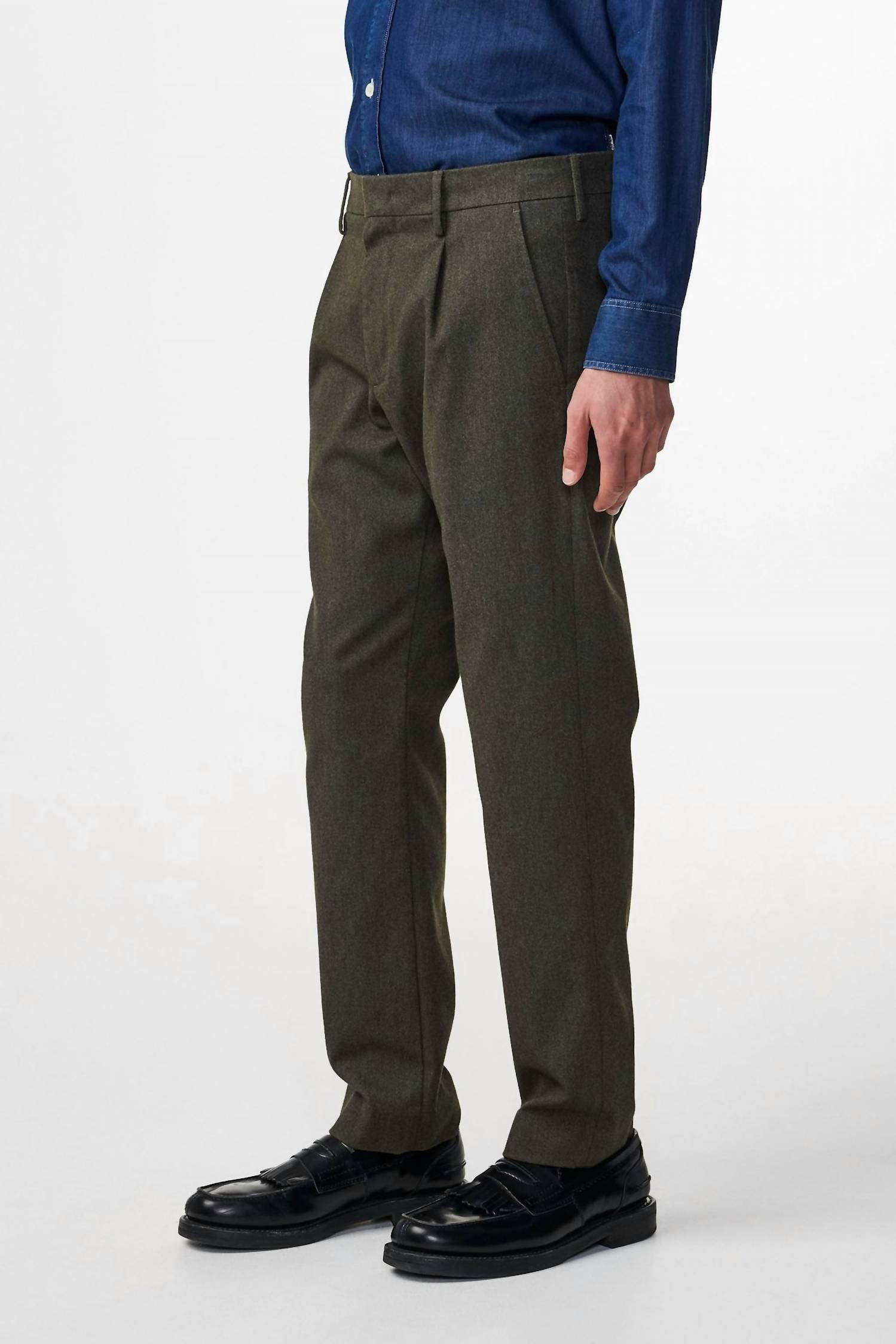 Nn07 - Relaxed Fit Tapered Leg Trousers