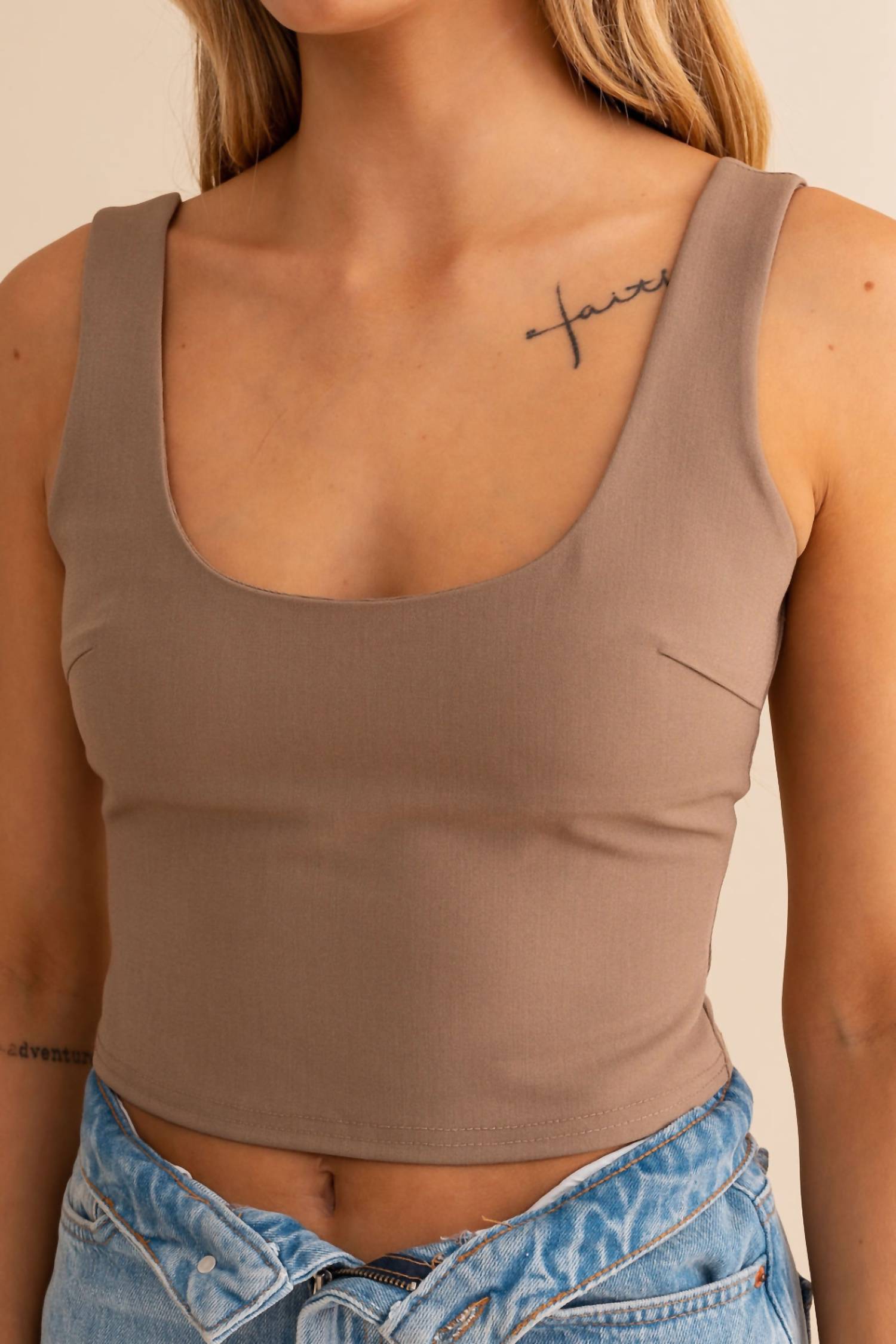 Le Lis - Mousse u neck top