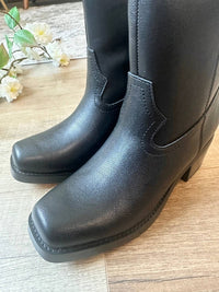 Mia - Women's Dagny Boot