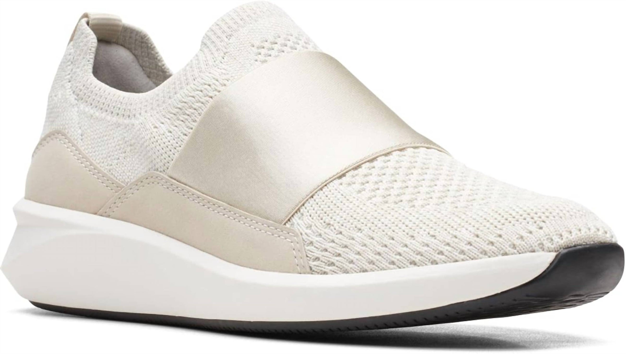 Clarks - Women's Un Rio Knit Slip On Sneakers
