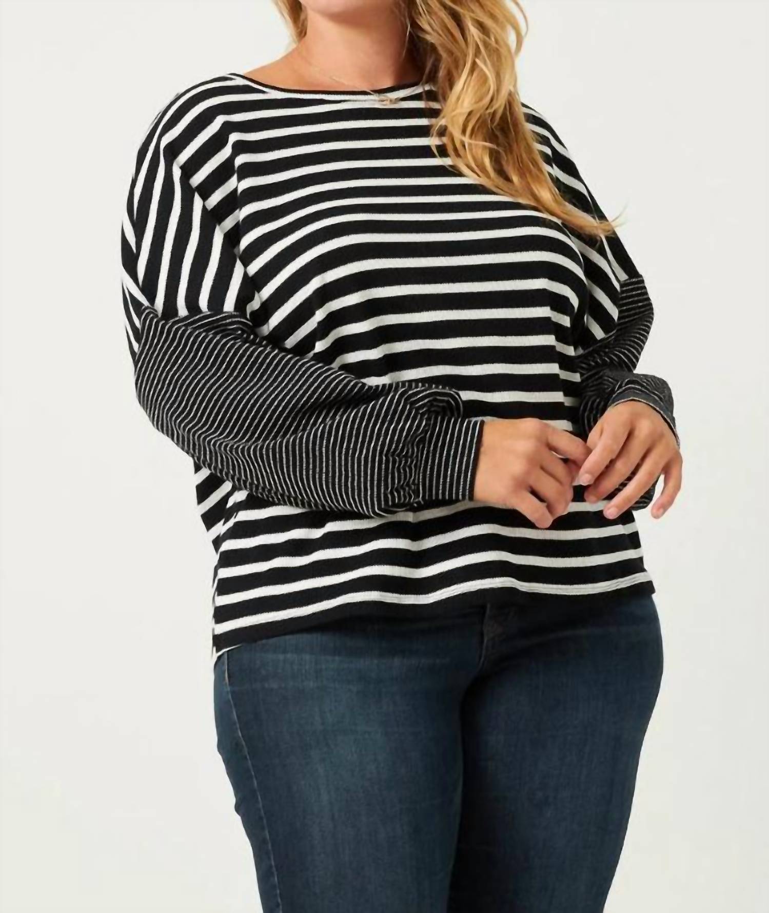 Hayden La - Contrast Stripe Sleeve Textured Knit Top