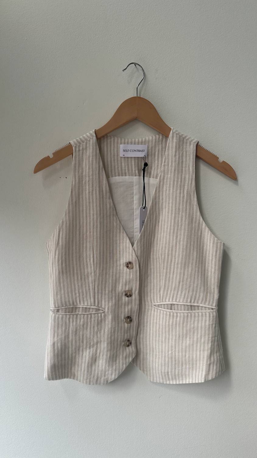 Self Contrast - Alena V Neck Vest