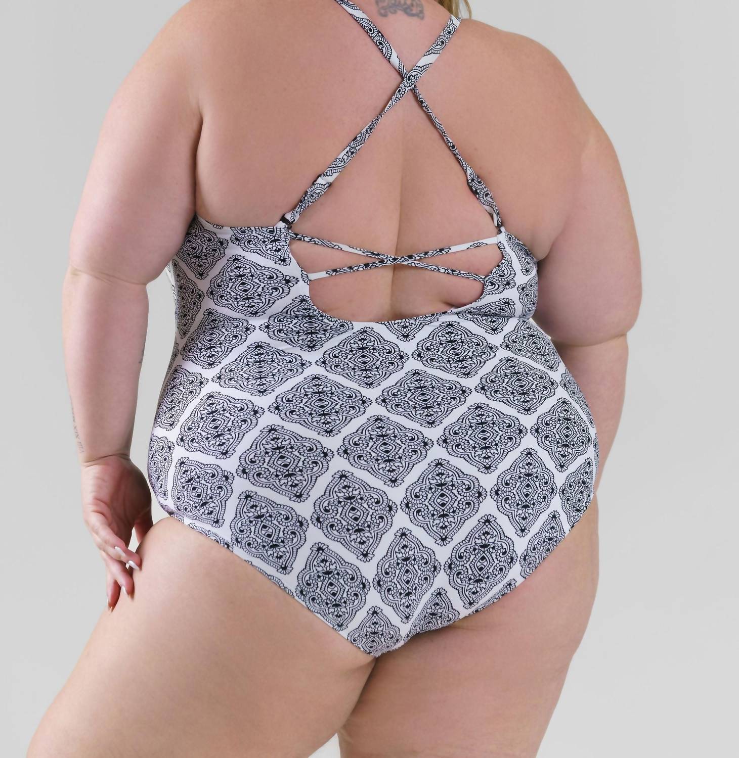 La Blanca - Oasis Strappy Back One Piece - Plus