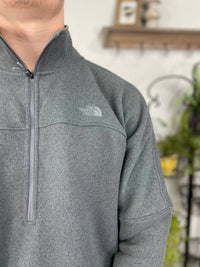 THE NORTH FACE Front Range Fleece 1/2 Zip in smoked pearl - men's sweater - detail view