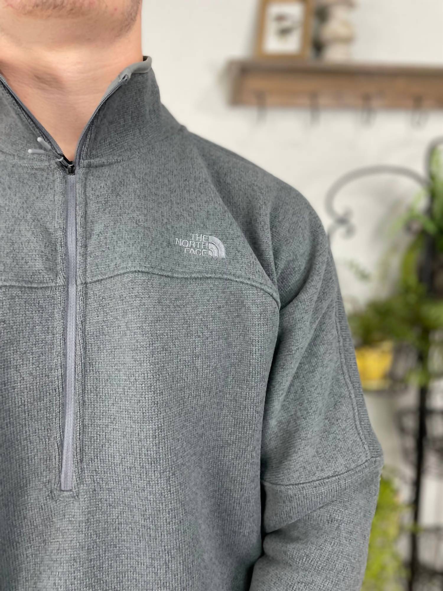 THE NORTH FACE Front Range Fleece 1/2 Zip in smoked pearl - men's sweater - detail view