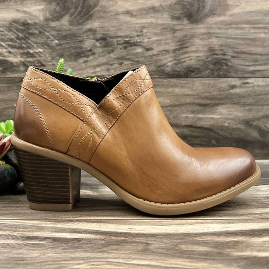 Earth - Women's Lina Austin Notched Heeled Low Cut Leather Bootie