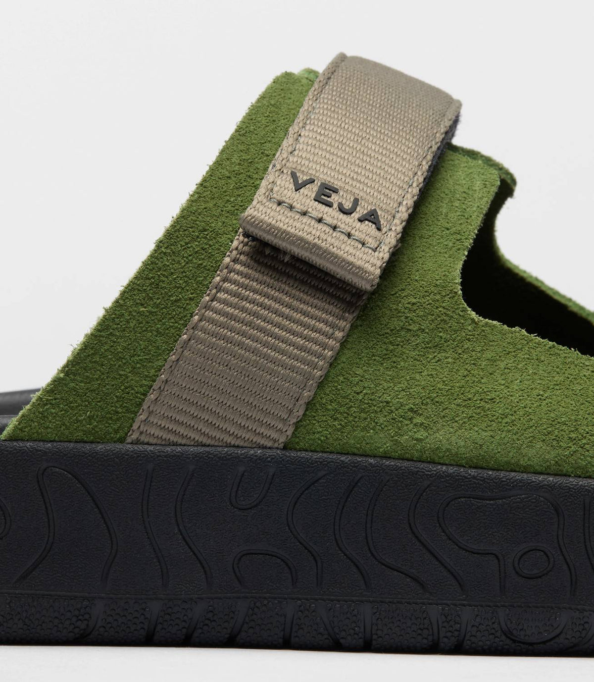 Veja - Women's Militar Kaki Arpoador Suede Sandal