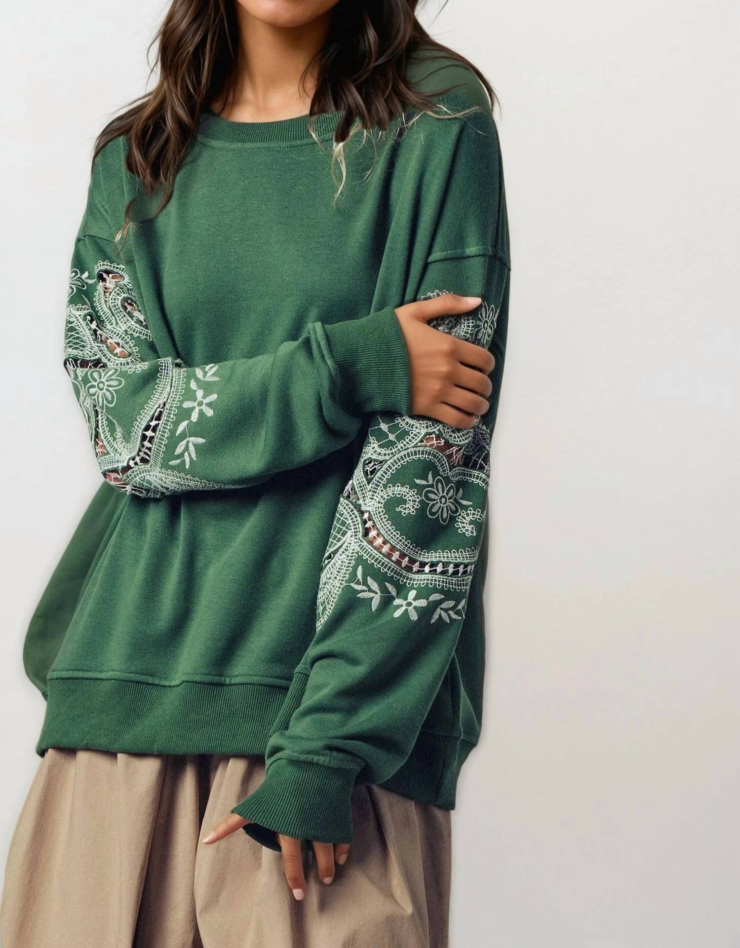 Urban Daizy - Boho Romantic Lace Embroidered Sweatshirt