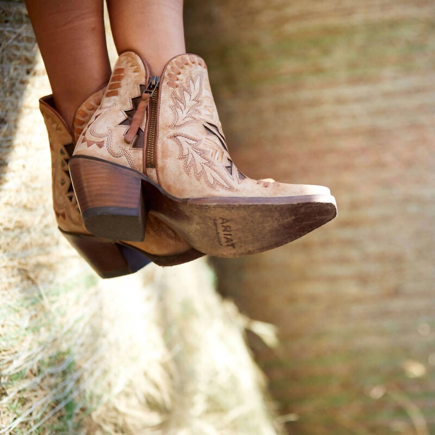 Ariat - Women's Mesa Leather Bootie