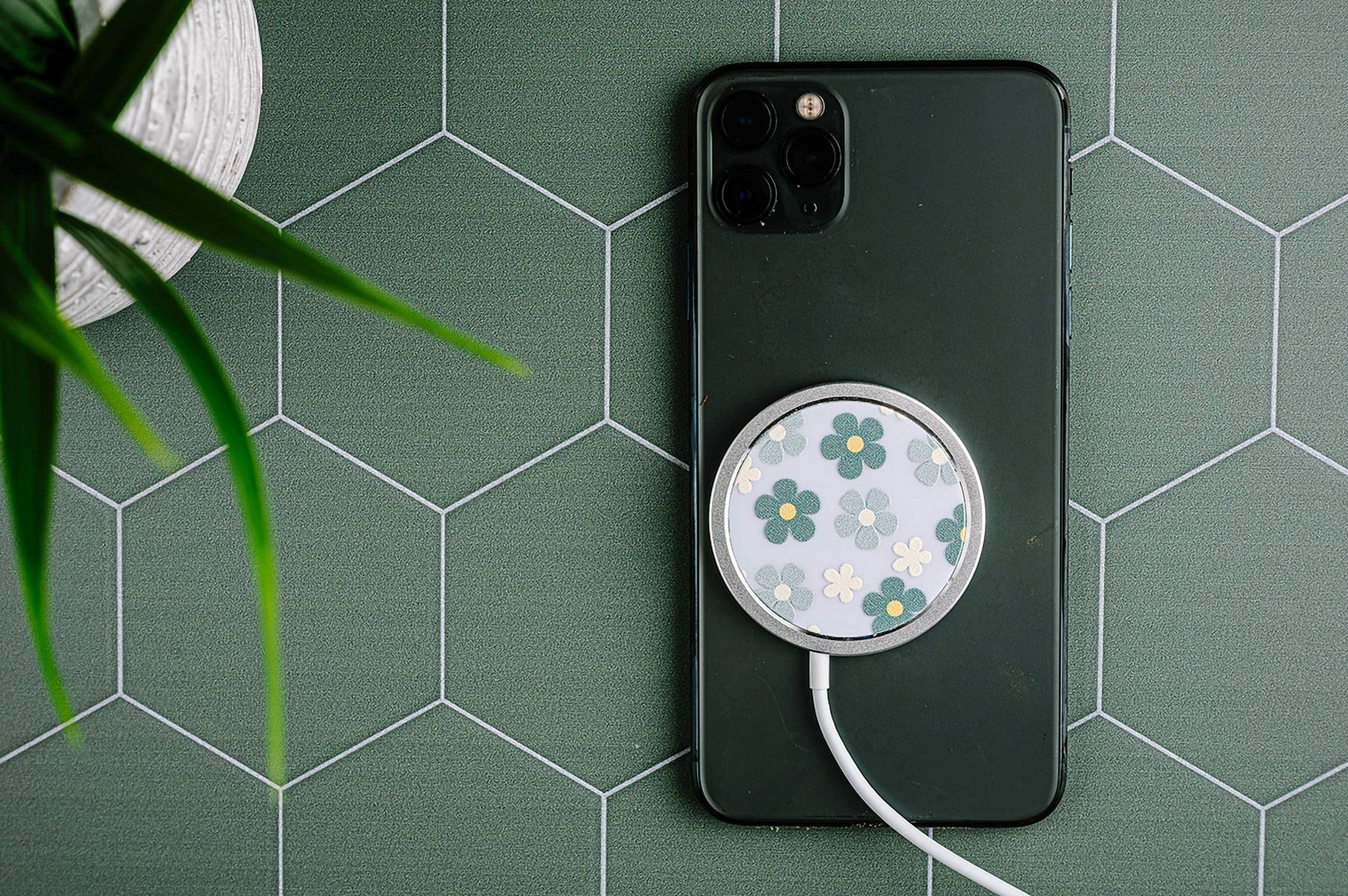 The Care Collective - Flower Magnetic Charger