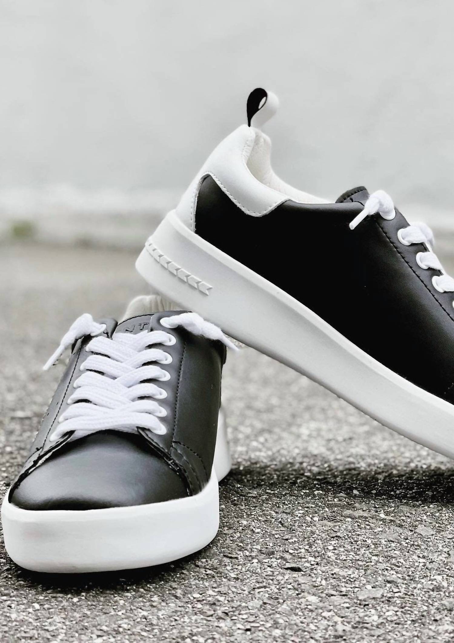 Vintage Havana - Women's Laceup Leather Sneakers