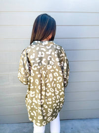 Ee:Some - Spotted V-neck Blouse