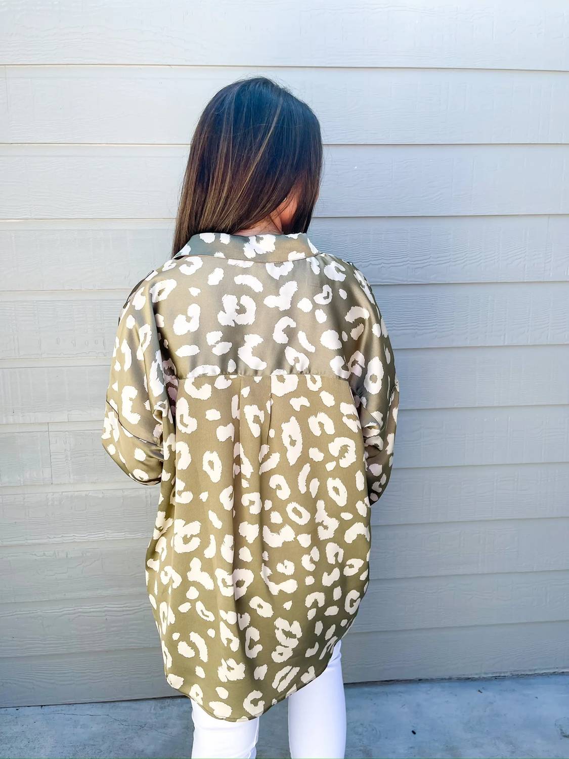 Ee:Some - Spotted V-neck Blouse
