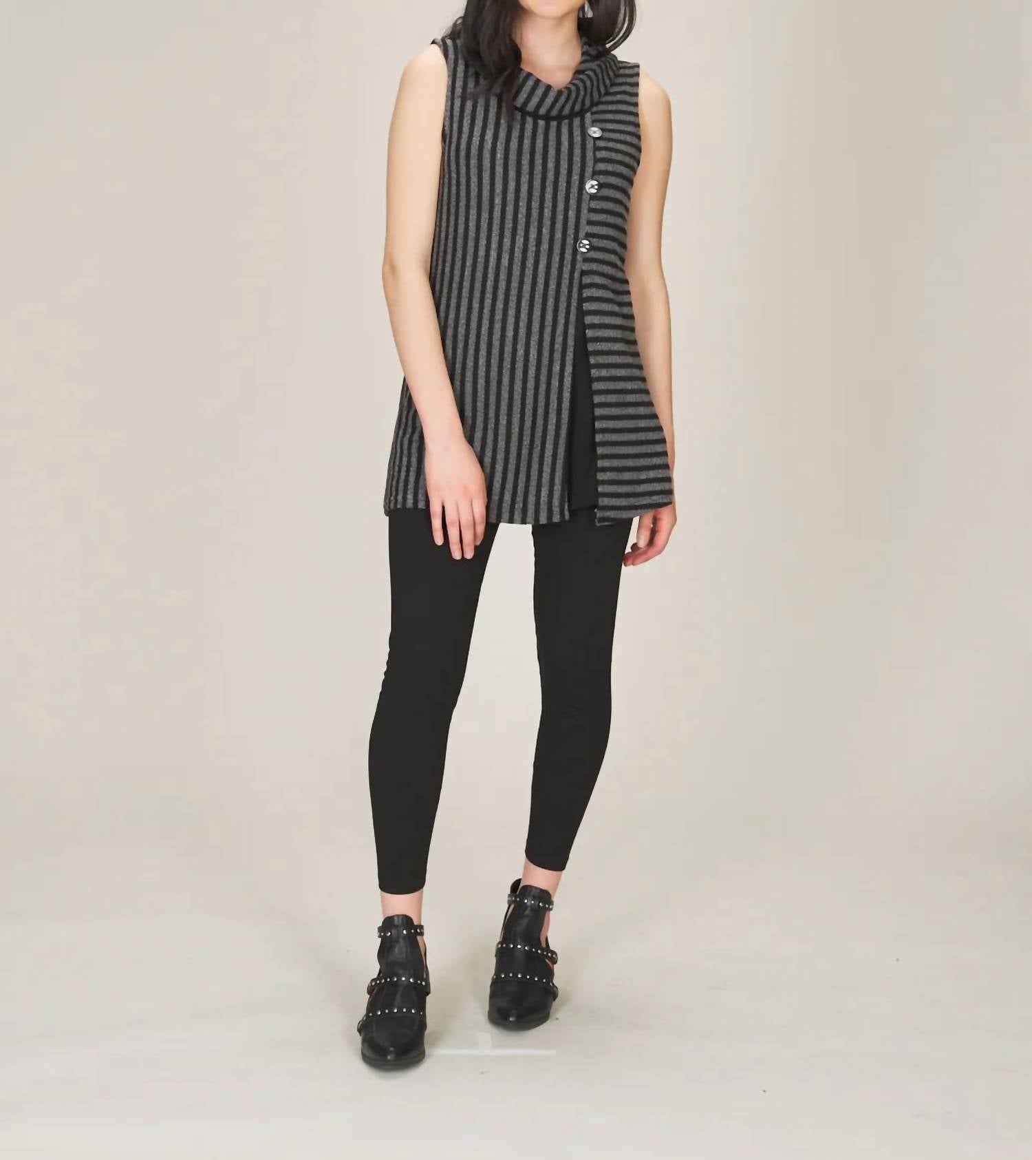 Papillon - Contrast Stripes Sleeveless Sweater