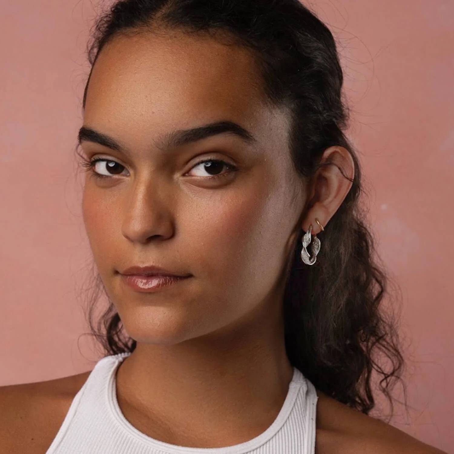 Gold & Honey - Women's Glitter Twist Hoop Earrings