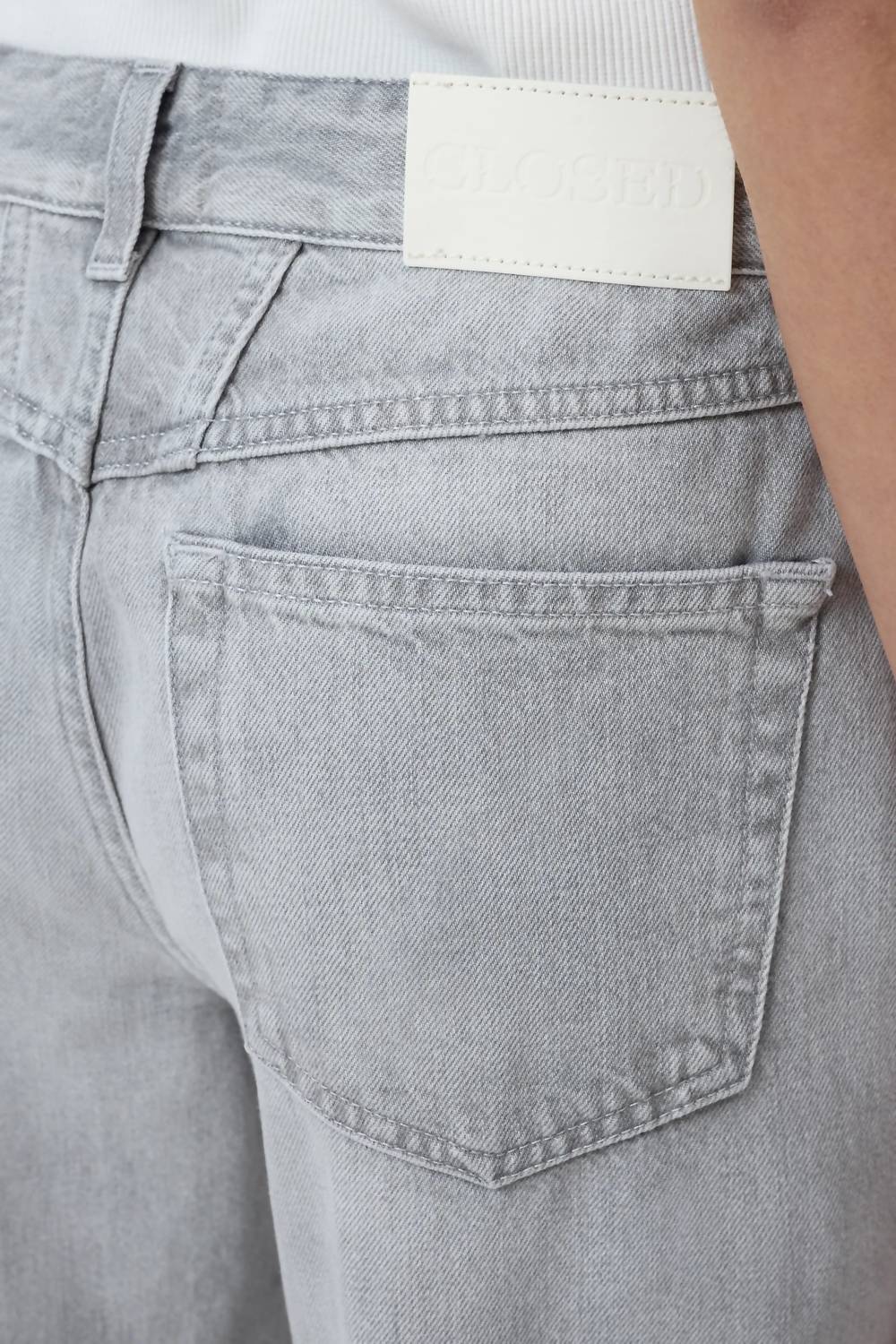 CLOSED Milo Jeans in light grey - women's jeans - view 4