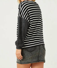 Hayden La - Contrast Stripe Sleeve Textured Knit Top