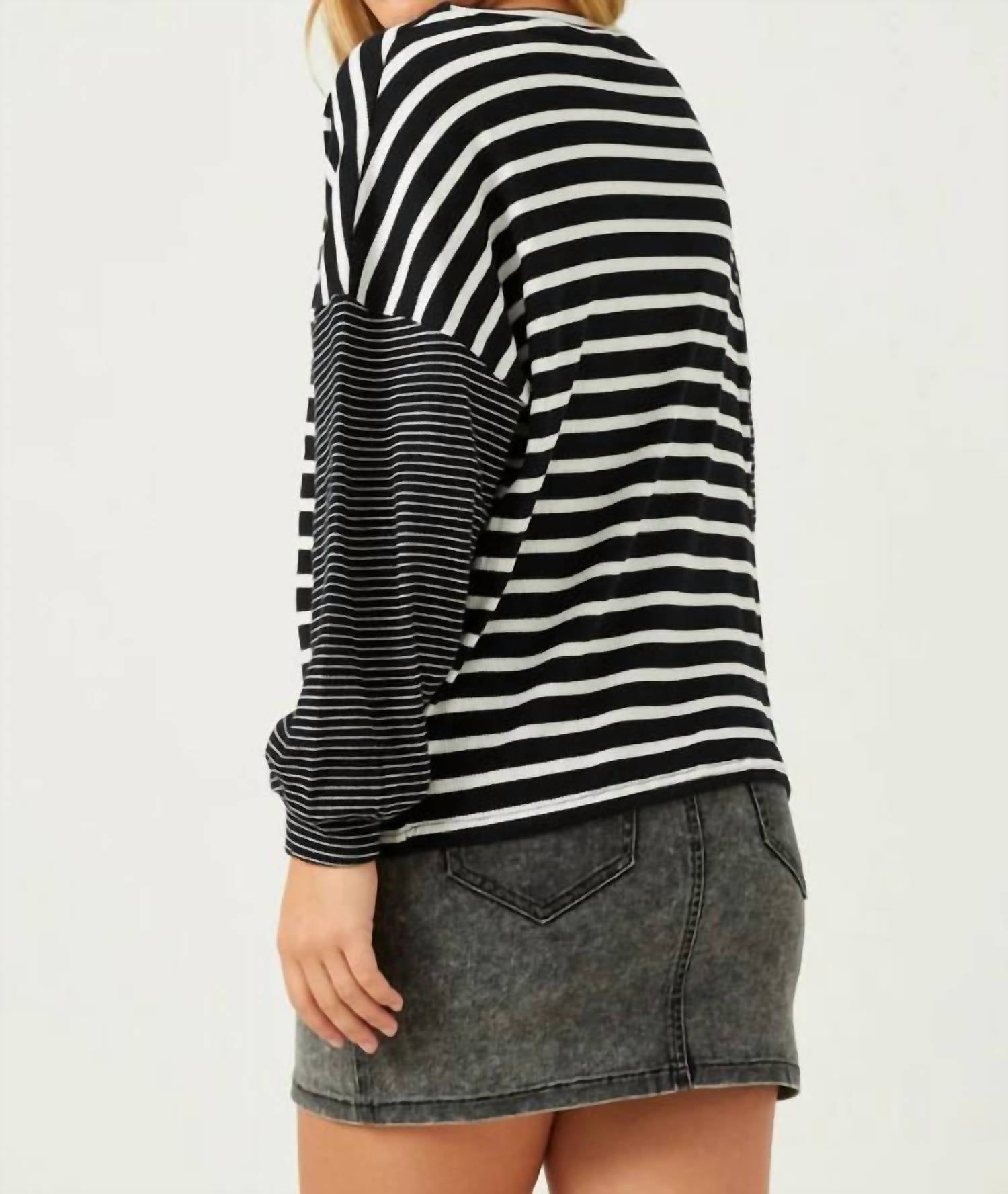 Hayden La - Contrast Stripe Sleeve Textured Knit Top