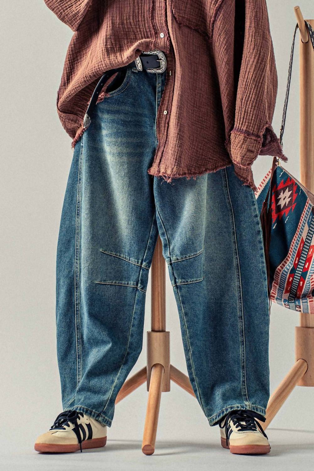 Urban Daizy - Dirty Wash Barrel Leg Jeans