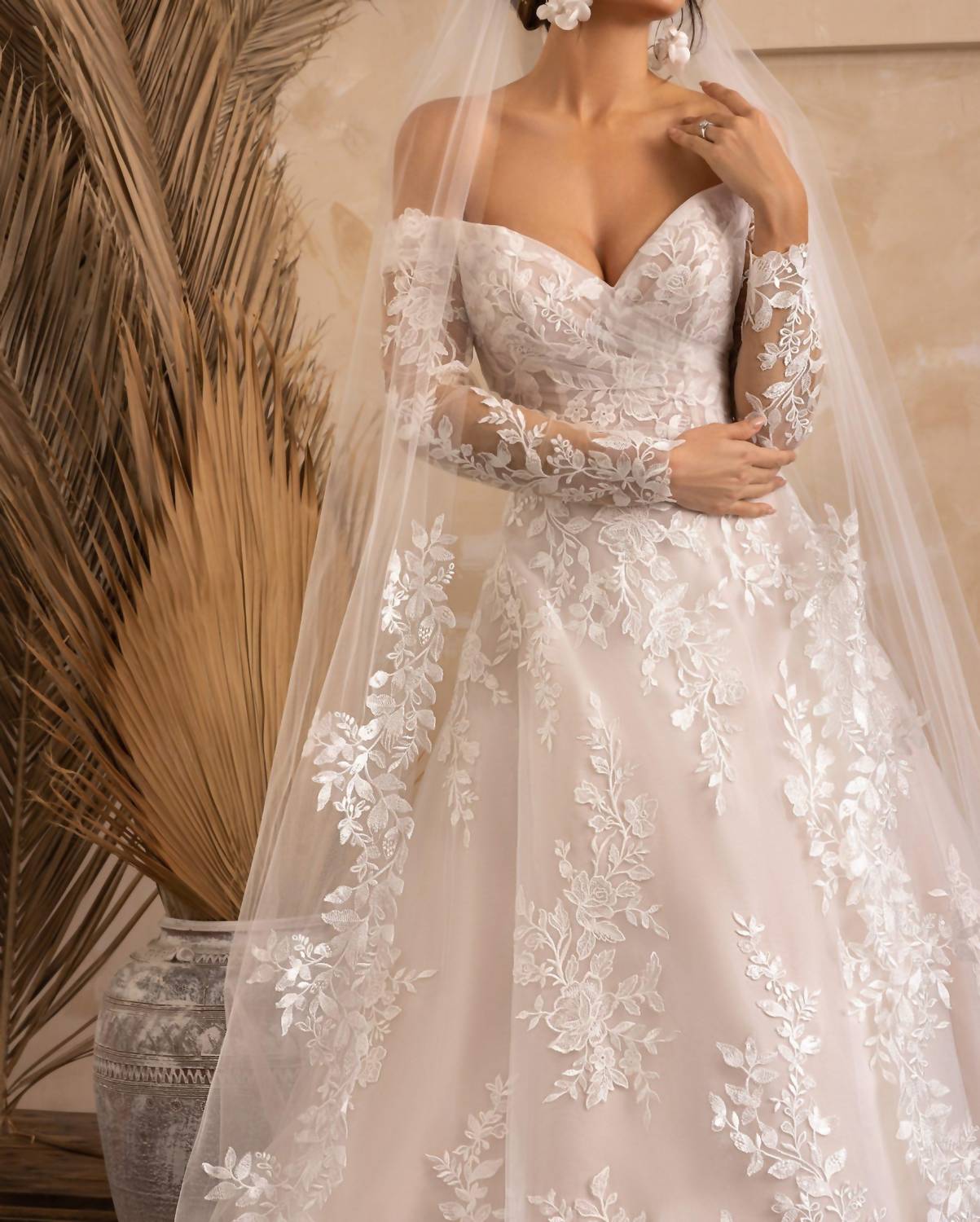 Ivoire By Kitty Chen - Floral Embroidered Scalloped Carita Wedding Veil