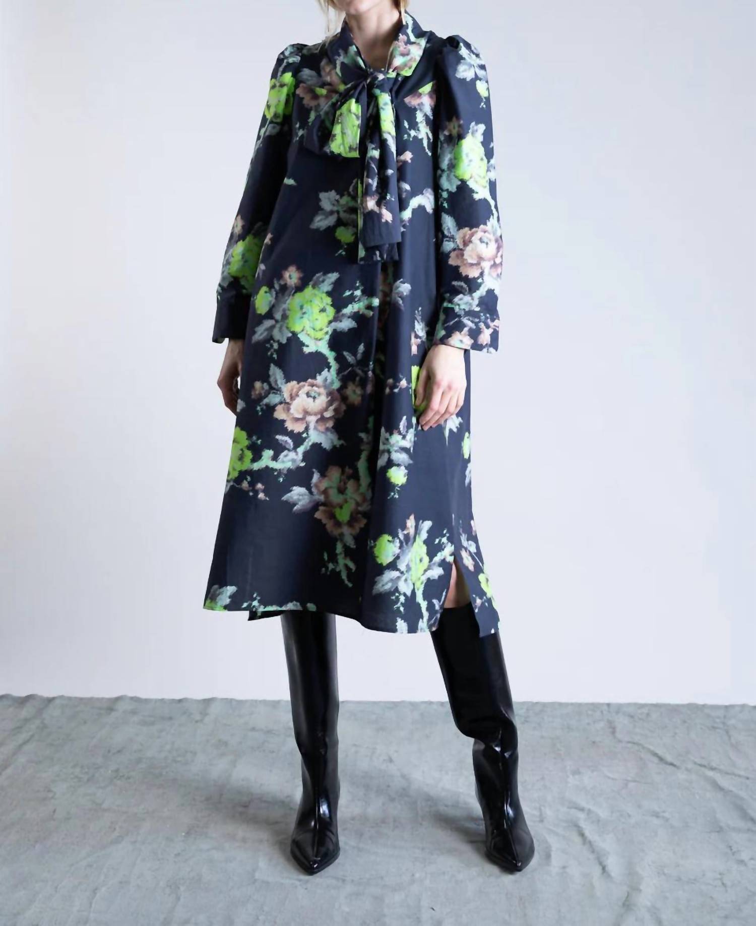 Psophia - Indian Flower Juliet Sleeve Dress