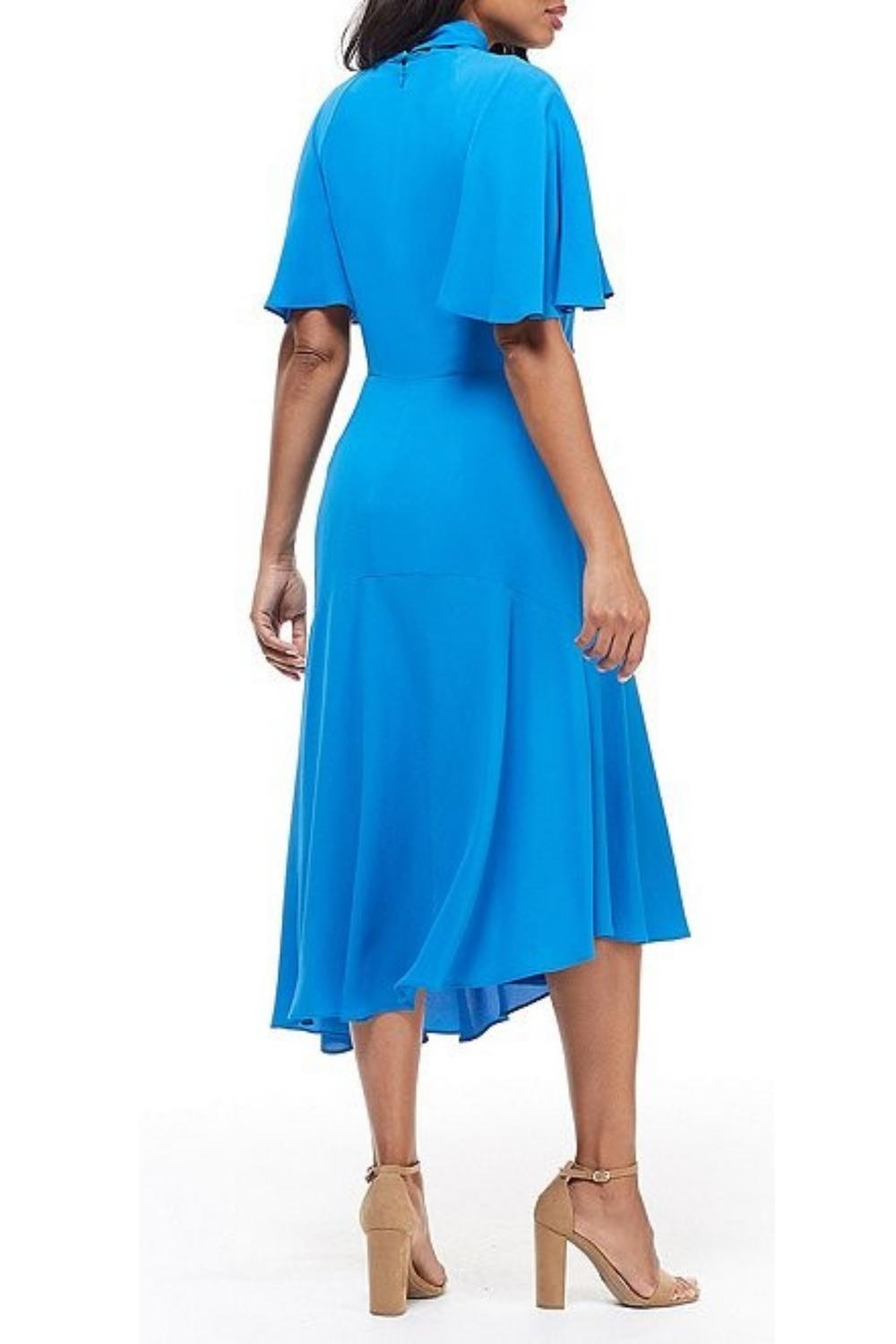 Maggy London - Twist Mock Neck Flutter Sleeve Midi Dress