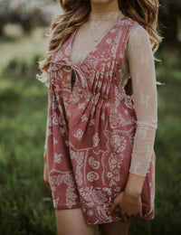 Veveret - Printed Pleated V-neck Romper