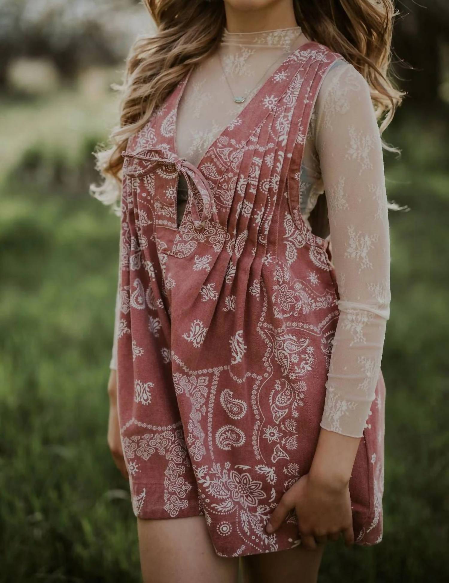 Veveret - Printed Pleated V-neck Romper