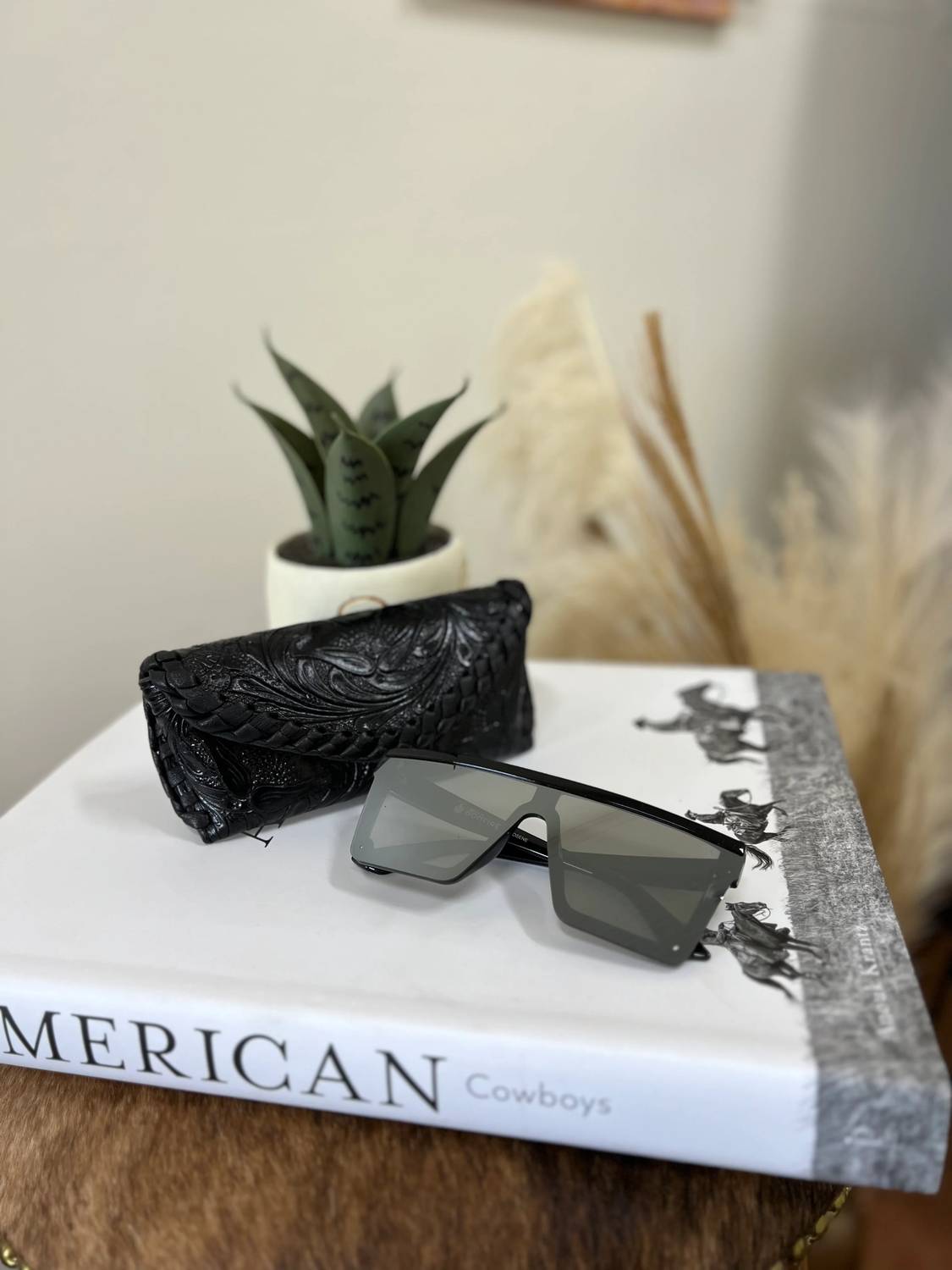 American Darling - Women's Leather Sunglasses Case