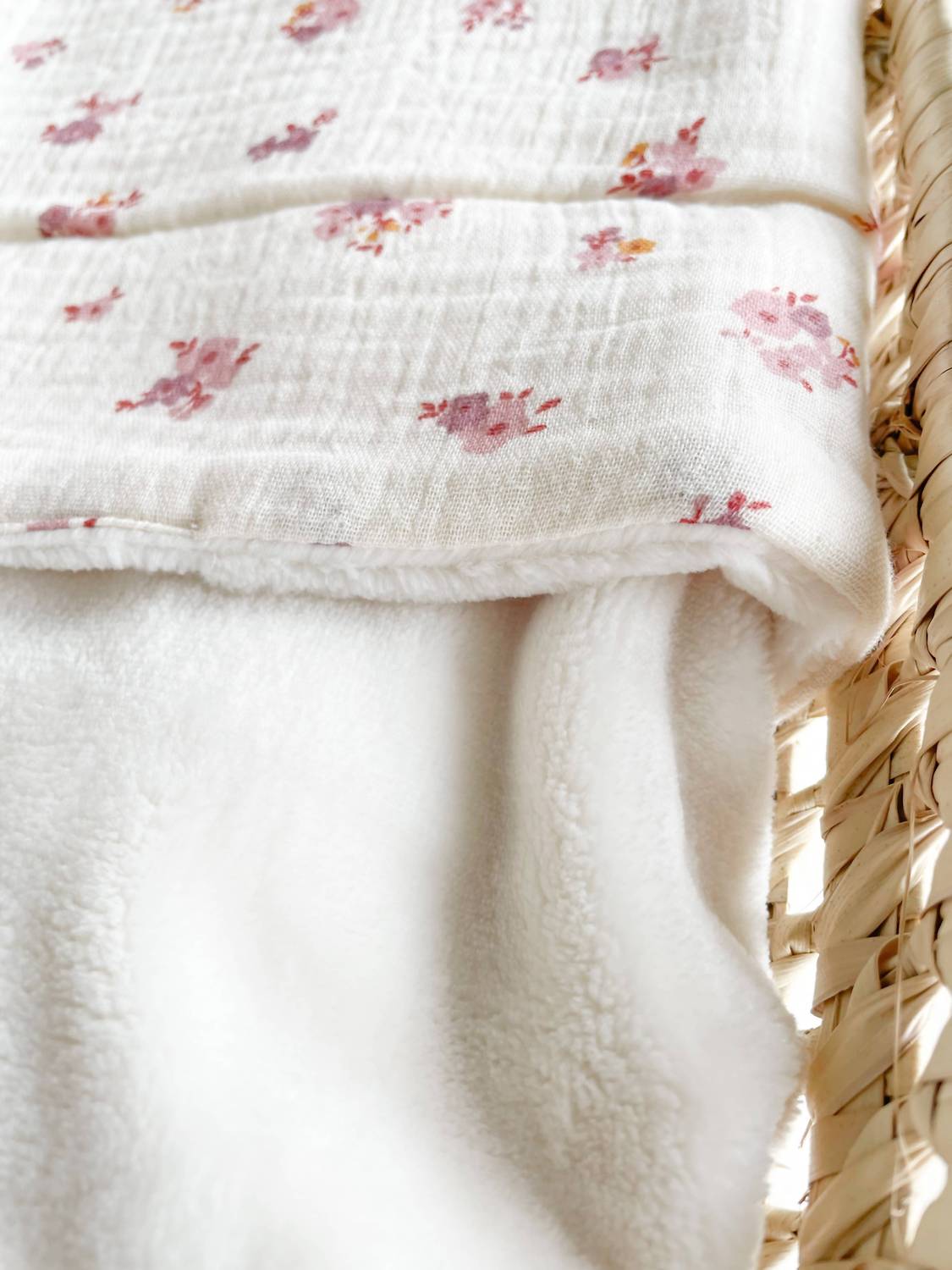 Les Juliettes - Floral Gauze/Fleece Blanket