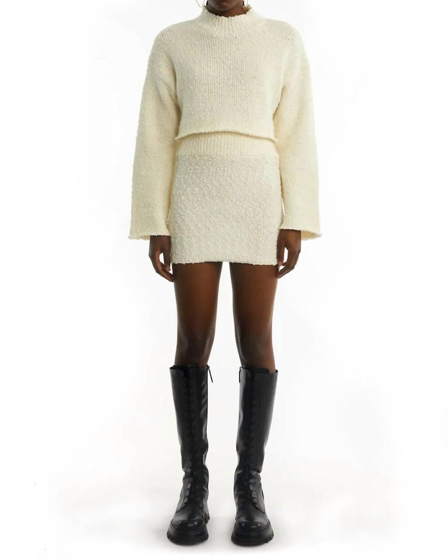 Oval Square - Dot Cropped Knitted Pullover Top