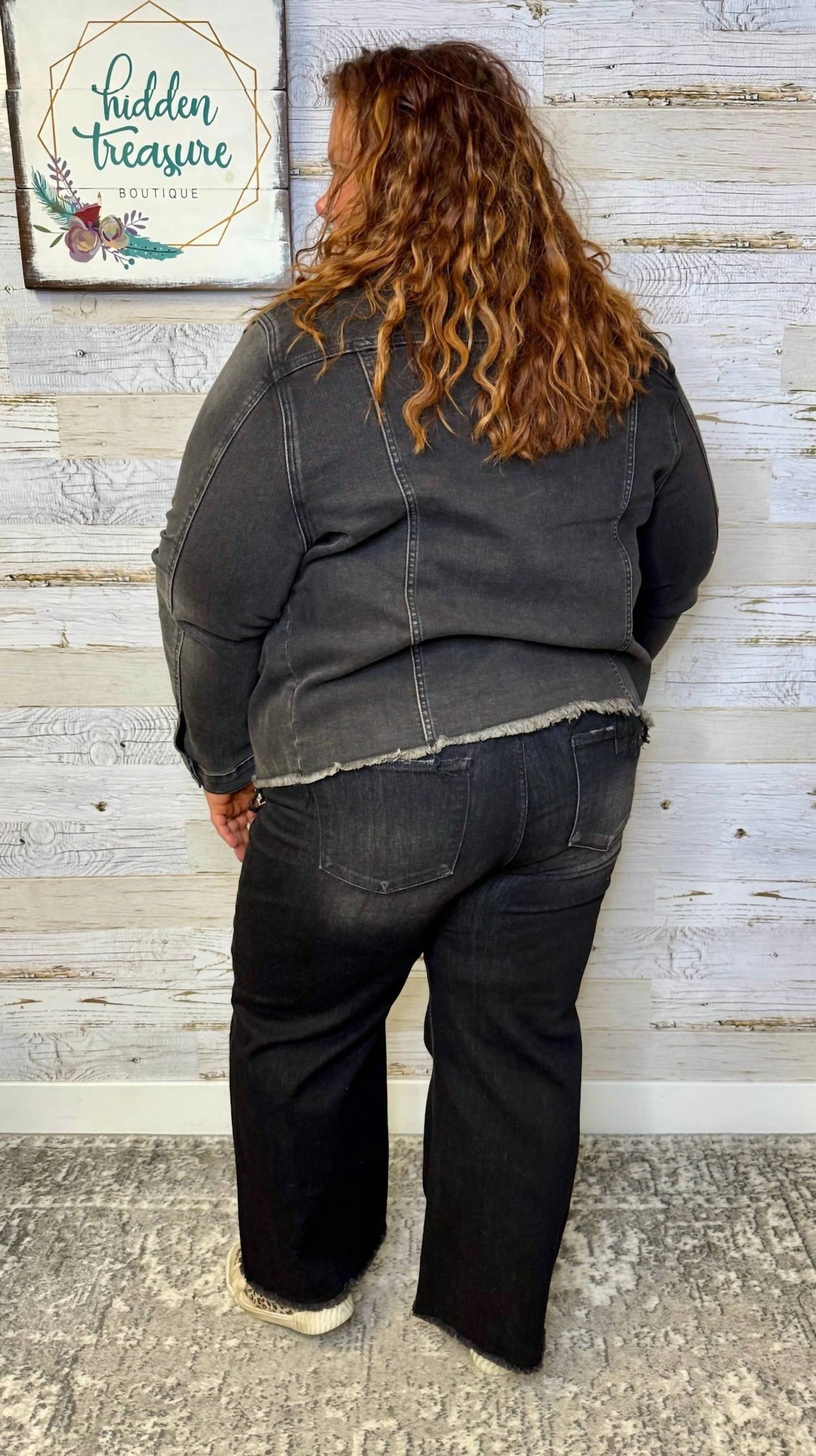 Risen - Wide Leg Frayed Curvy Jeans