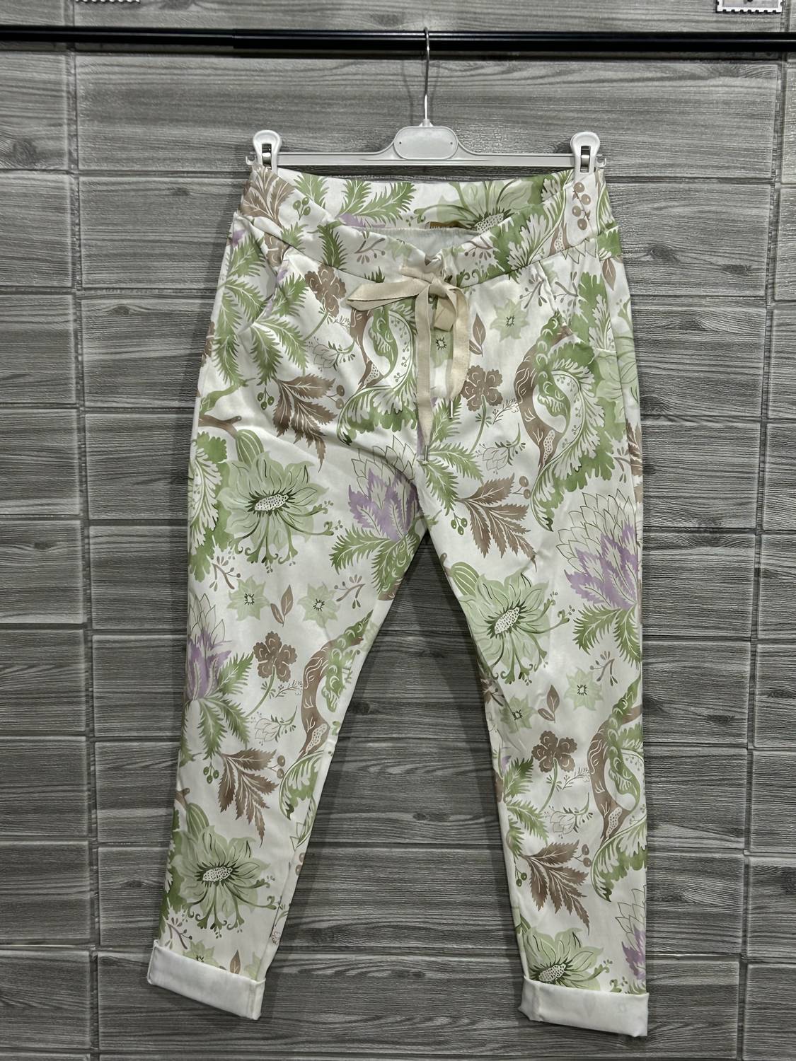 Oz - Women's Embelished Crinkle Jogger