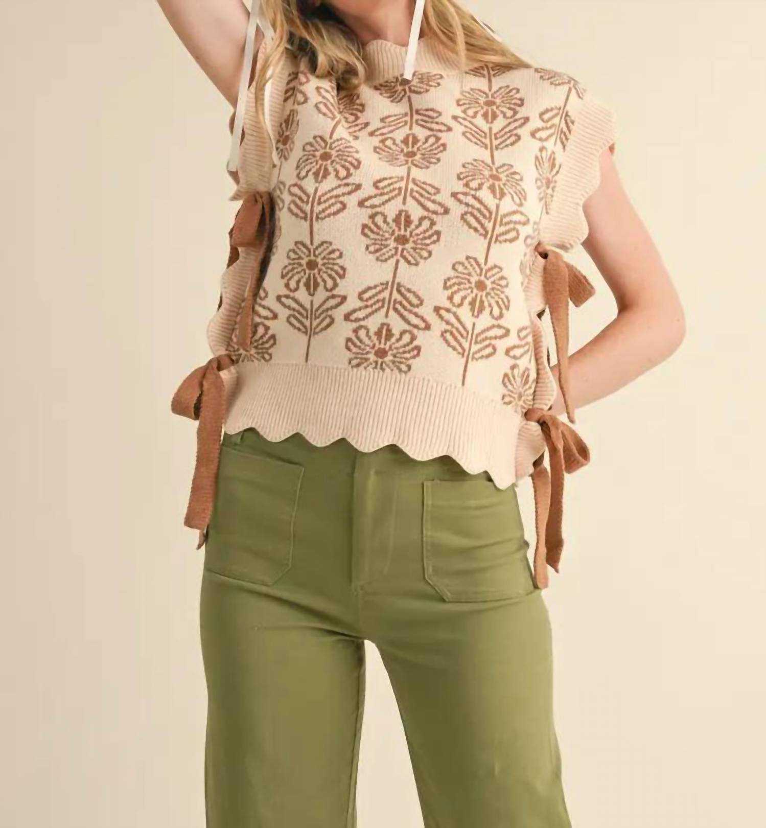 &Merci - Ribbed Scallop Floral Sweater Vest