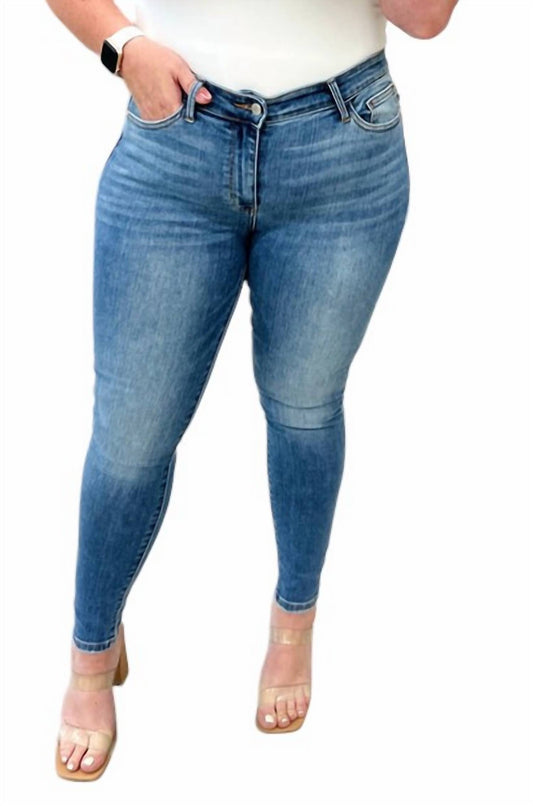 Judy Blue - Mid Rise Vintage Skinny Jeans