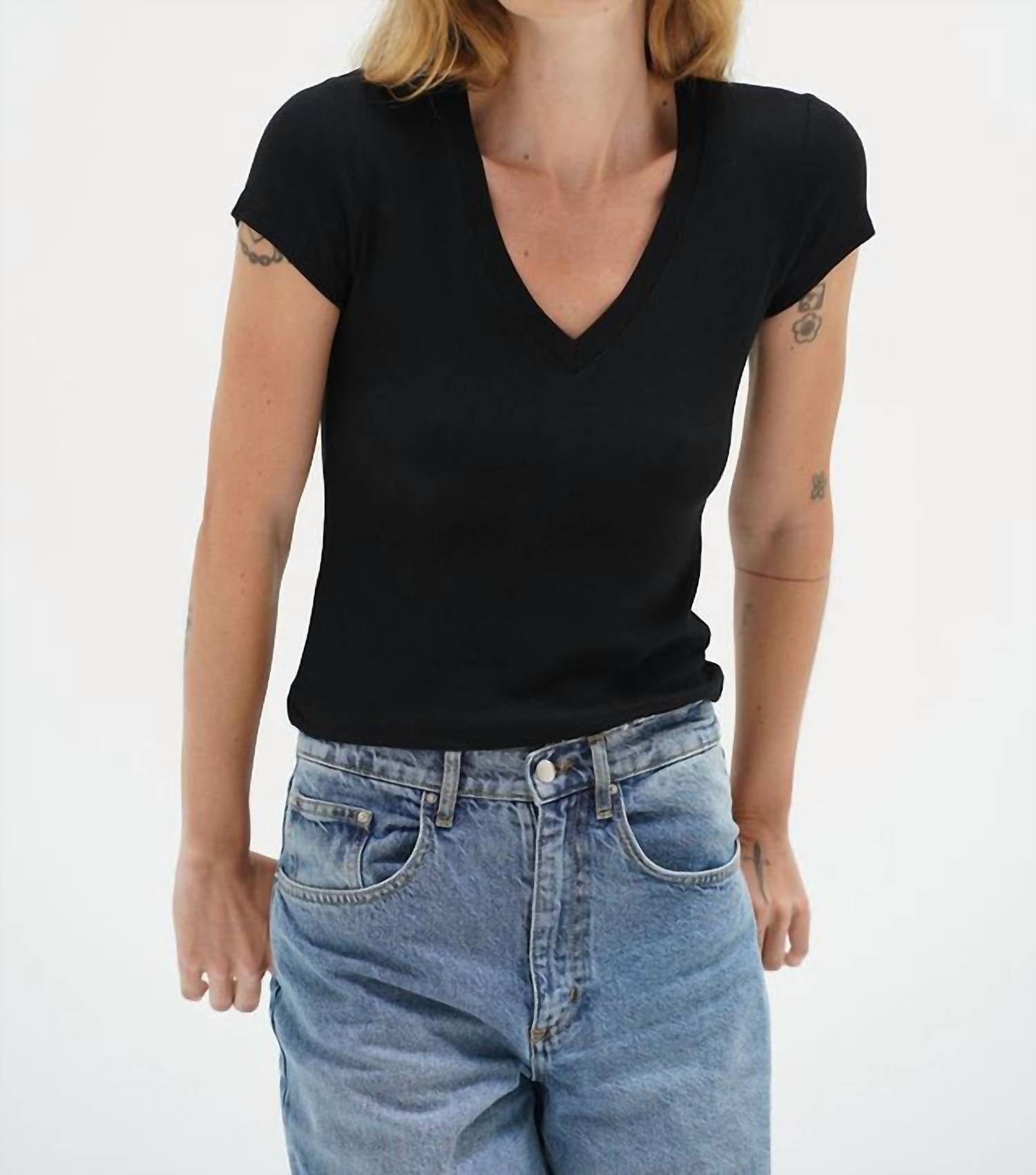 Lna - Fitted Ribbed V-neck Top