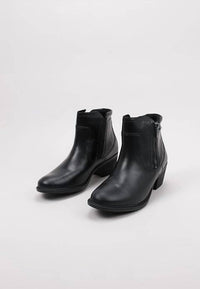 Clarks - Women's Neva Zip Waterproof Boots