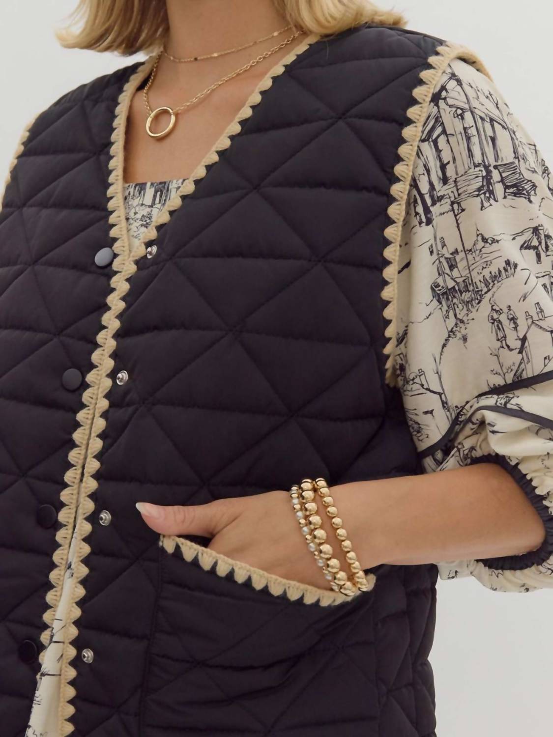 Entro - Scalloped Trim Vest