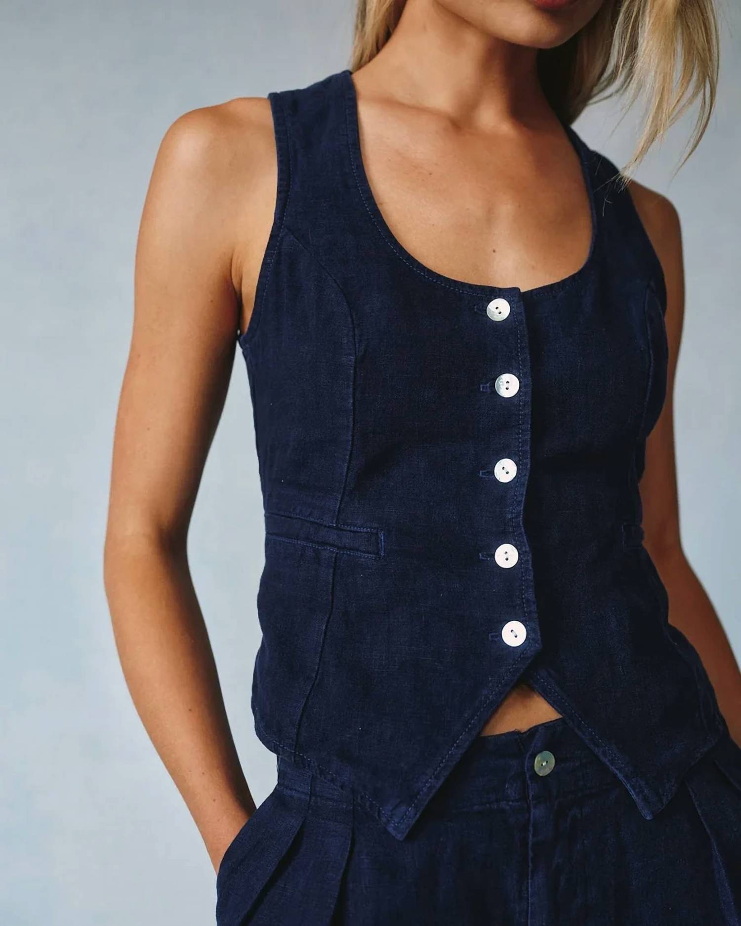 Bella Dahl - Scoop Neck Linen Vest