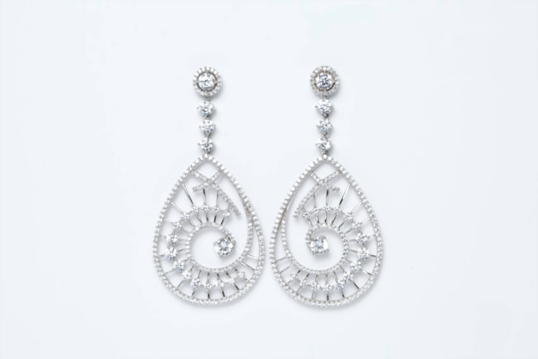 Avenue Chic - Women's Snail Earrings