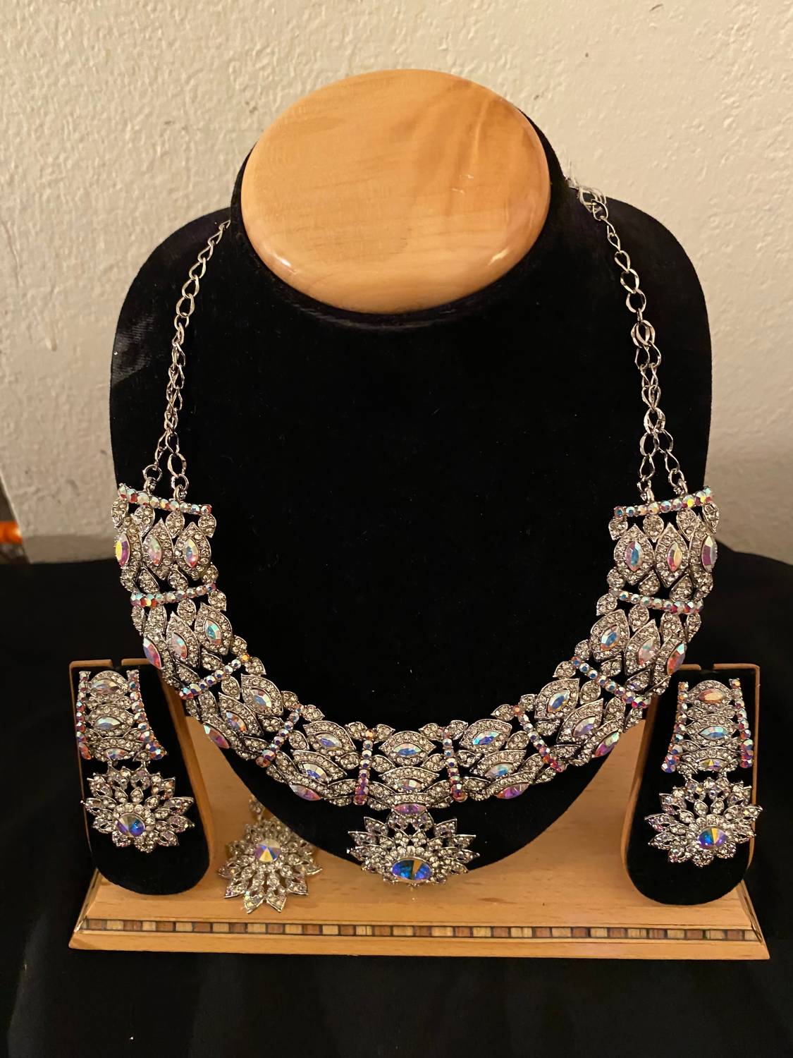 Donna Vinci - Women's J184 Necklace And Earrings Jewelry Set