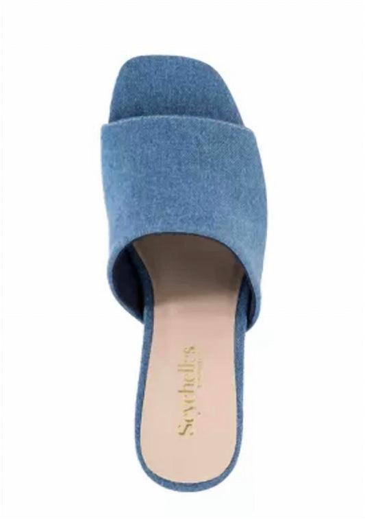 Seychelles - women adapt sandal